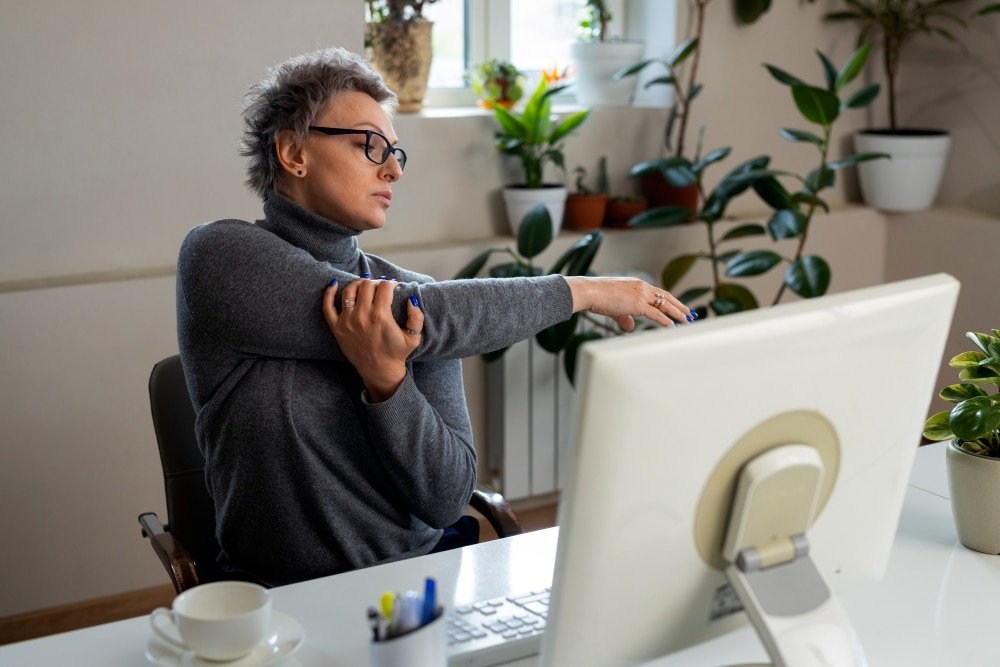 How Online Therapy for Shoulder Pain Helps You Move Freely Again